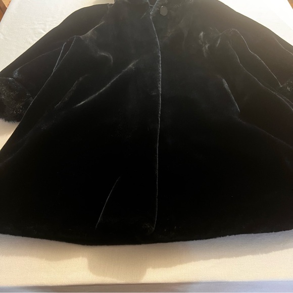 Elegant Black Hooded Women's Coat - Picture 4 of 16